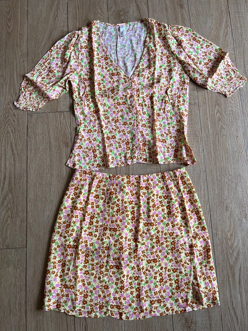 Mango co-ord matching set (Category: Sets or Coordinates) located in Makati City. Submitted by stufffromkim (Listing ID 1361665966, Image 1). Description: Top is Small, Skirt is Medium.