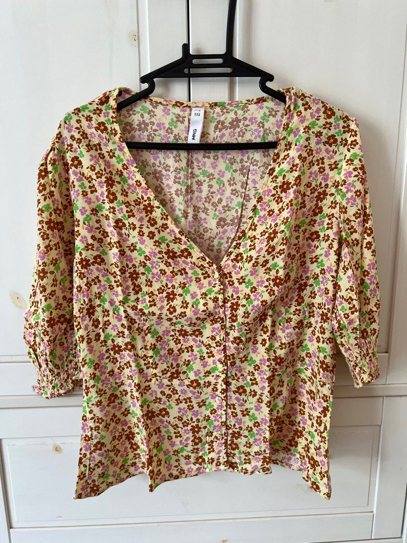 Mango co-ord matching set (Category: Sets or Coordinates) located in Makati City. Submitted by stufffromkim (Listing ID 1361665966, Image 2). Description: Top is Small, Skirt is Medium.
