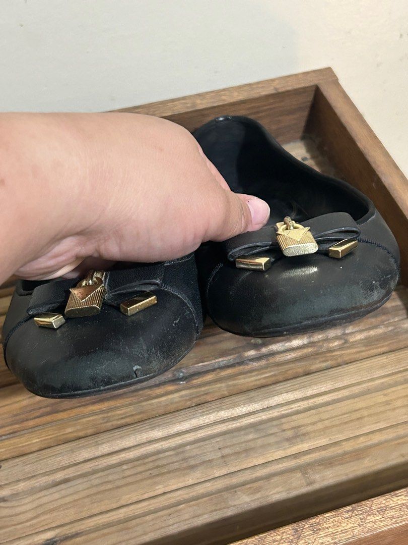 Michael Kors (Category: Flats & Sandals) located in San Juan City. Submitted by prelaabthings (Listing ID 1361752742, Image 2). Description: Alice Ballet Black Leather Flats Scratches can be seen on the pictures For cleaning din.