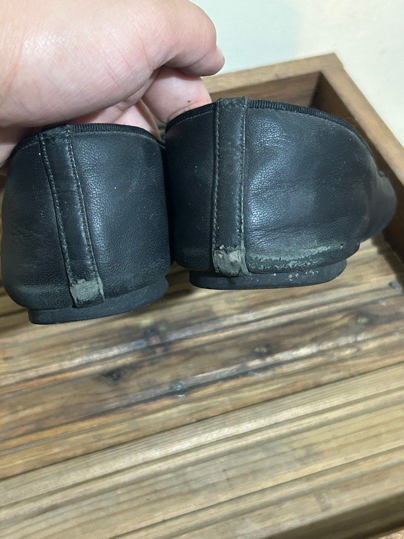 Michael Kors (Category: Flats & Sandals) located in San Juan City. Submitted by prelaabthings (Listing ID 1361752742, Image 3). Description: Alice Ballet Black Leather Flats Scratches can be seen on the pictures For cleaning din.