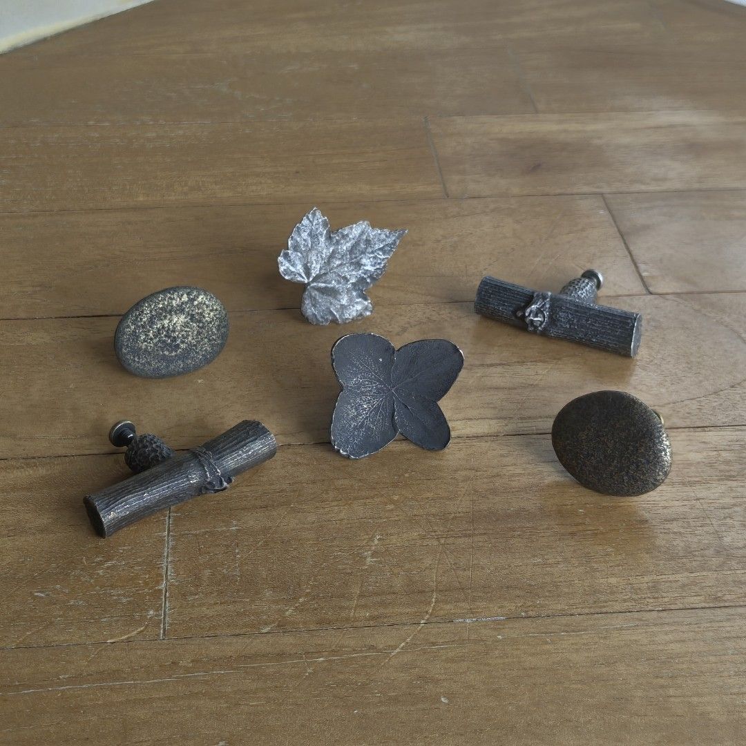 Modern Objects USA Vintage Door Knobs/Pulls (Category: Other Home Decor) located in Singapore. Submitted by paddypower31 (Listing ID 1361703837, Image 1). Description: Antique Brass and Pewter Multiple pieces of each design. Pm for more info..