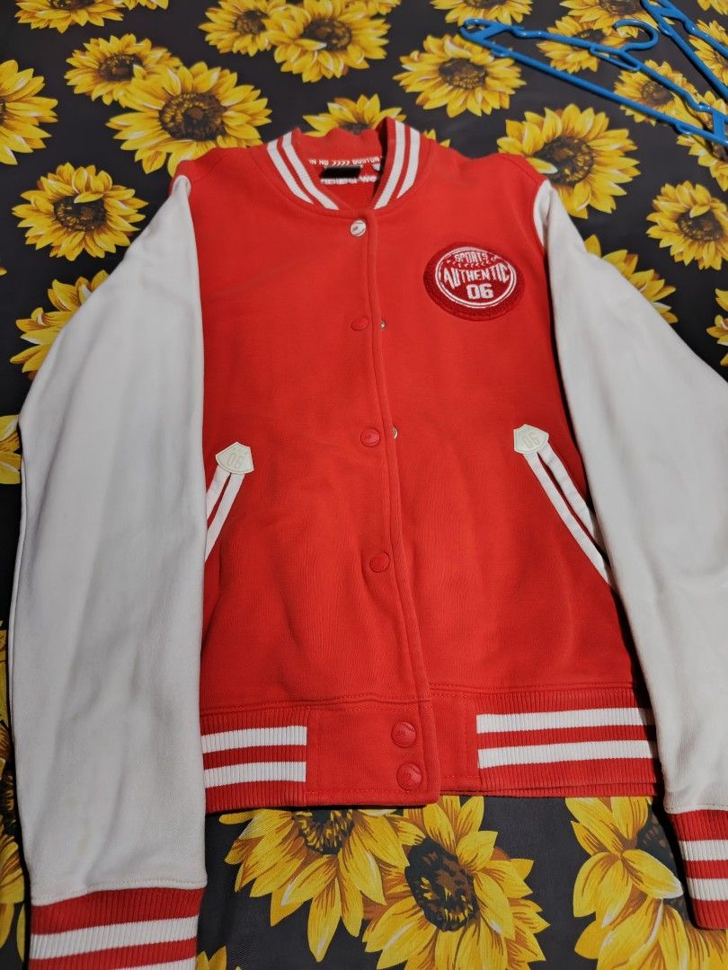 New Balance varsity jacket (Category: Activewear) located in Quezon City. Submitted by senaems (Listing ID 1361732092, Image 1). Description: New balance varsity jacket unisex size med to semi large colorate 9/10 free shipping pm for details.