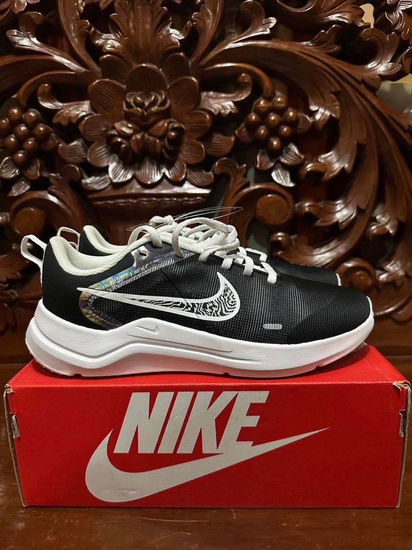 Nike Downshifter (Category: Sneakers) located in Manila. Submitted by itsluisaaron (Listing ID 1361781054, Image 1). Description: Note: With replacement Box.