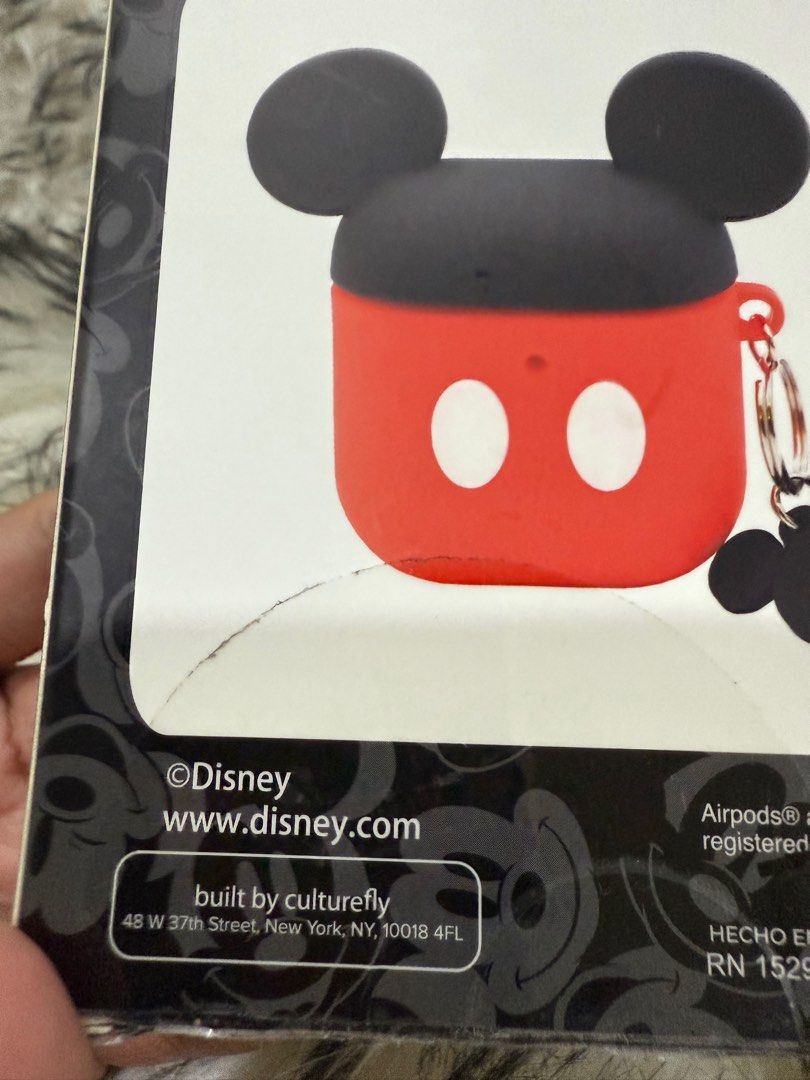 Original Mickey Mouse AirPods 1&2 Case (Category: Cases & Sleeves) located in San Juan City. Submitted by Charless129 (Listing ID 1361737419, Image 3). Description: -Original Disney AirPods case -Compatible with AirPods 1&2 -Drop Protection ✅ -Lightweight ✅ -Easy To Put On✅ [Negotiable for sure buyer] .