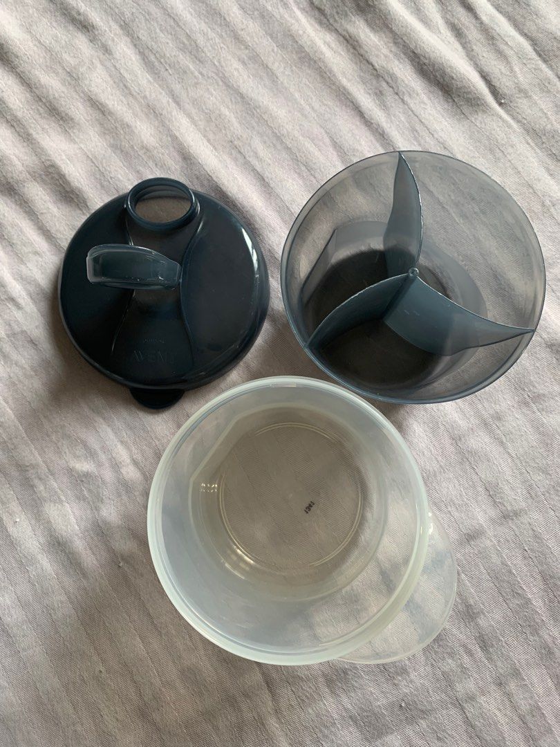 Philips AVENT Milk Powder Dispenser (Category: Breastfeeding & Bottle Feeding) located in Mandaluyong City. Submitted by zoecabrera (Listing ID 1361658315, Image 2). Description: Available in 2 colors: Black and Blue .