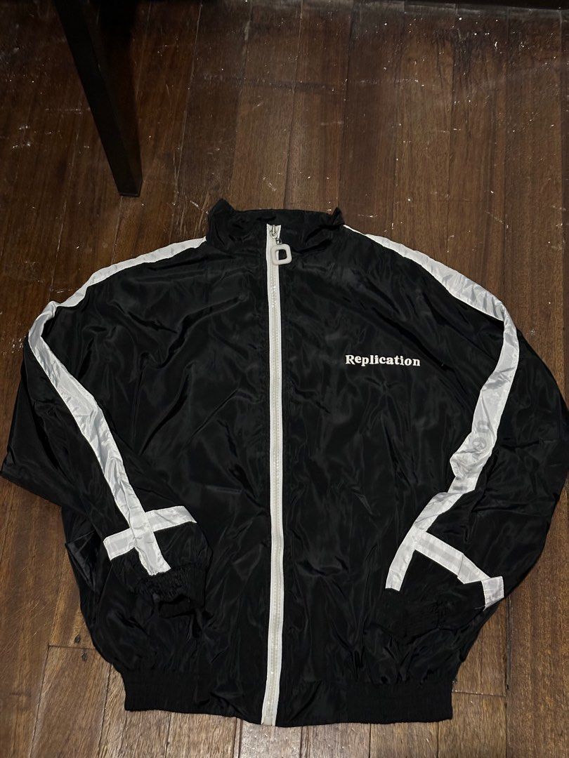 Republic Windbreaker (Category: Coats, Jackets and Outerwear) located in Manila. Submitted by itsluisaaron (Listing ID 1361778246, Image 1). Description: W: 25 inches L: 27 inches.