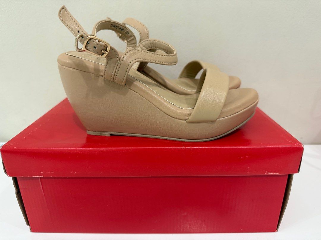 S& H Beige wedges shoes size 35 (Category: Wedges) located in Manila. Submitted by ecgmessenger (Listing ID 1361730516, Image 2). Description: Brand New S & H color beige wedges size 35 heels is 3 1/2 inch high. Original price is 1,799 bought from SM Store. .