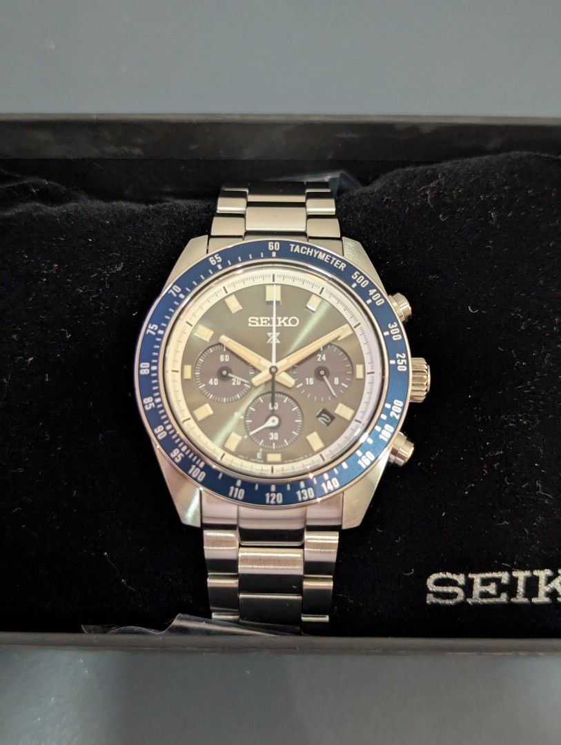 Seiko Prospex Speedtimer SSC939 Solar Chronograph (Category: Men's Watches) located in Quezon City. Submitted by nerd_herd (Listing ID 1359805781, Image 3). Description: •Design inspired by Seiko's 1969 Speedtimer, one of the world's first automatic chronographs •Powered by light energy - no battery change required •Chronograph measures up to 60 minutes of elapsed time in 1/5-second increments with split time measurement function •Date calendar •