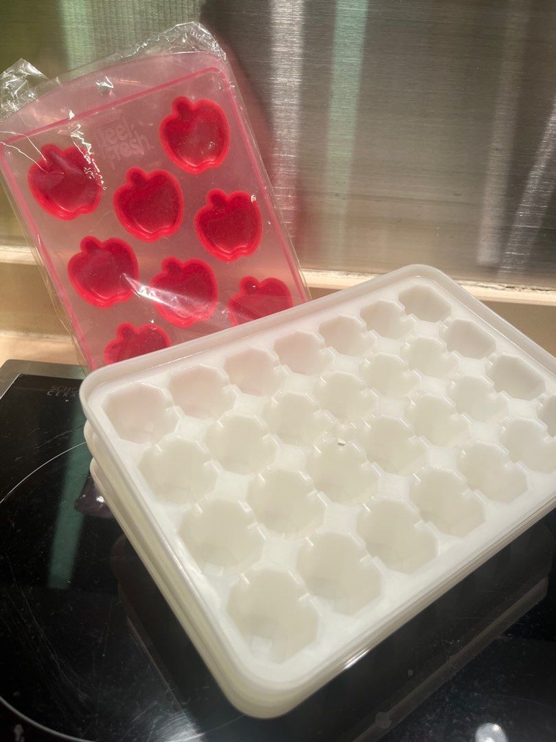 Silicone and Plastic Ice Cube Tray and Orange Juicer (Category: Food Organisation & Storage) located in Singapore. Submitted by letsgogab (Listing ID 1361757607, Image 2). Description: Plastic + silicone ice cube tray. Perfect for making ice cubes for your drinks. Easy to clean and reusable. Orange juicer.