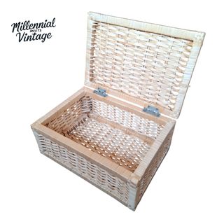 (Category: ) located in . Submitted by millennialmeetsvintage (Listing ID 1361687440, Image 1). Description: .