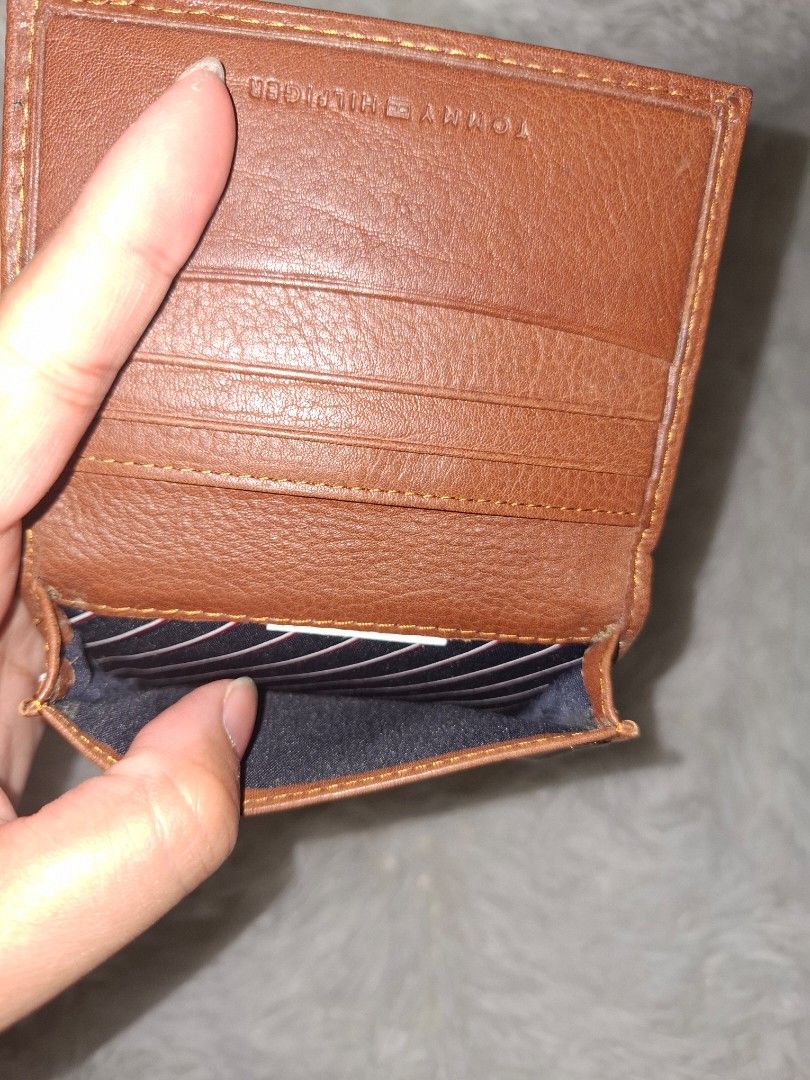 Tommy Hilfiger Card Wallet (Category: Wallets & Card Holders) located in San Isidro. Submitted by d.clutter_stuffs (Listing ID 1361754803, Image 3). Description: - Has stain - Cut tag - Please check all photos - No COD ‼️ Last price posted.