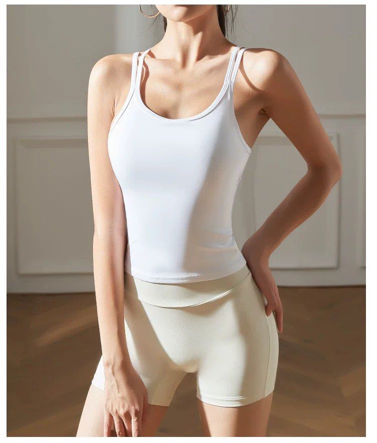 Yoga Pilates Activewear Padded Top White (Category: Activewear) located in Singapore. Submitted by bottomsuppp (Listing ID 1361638558, Image 1). Description: Length 39cm Chest 76cm Padded.