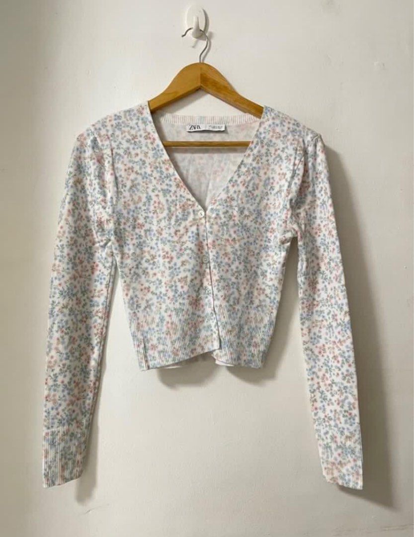ZARA Floral Cardigan (Category: Coats, Jackets and Outerwear) located in Makati City. Submitted by xianii (Listing ID 1361729270, Image 2). Description: rfs: downsizing my closet, it’s still new i just wore it a couple of times DM if interested! 😊.