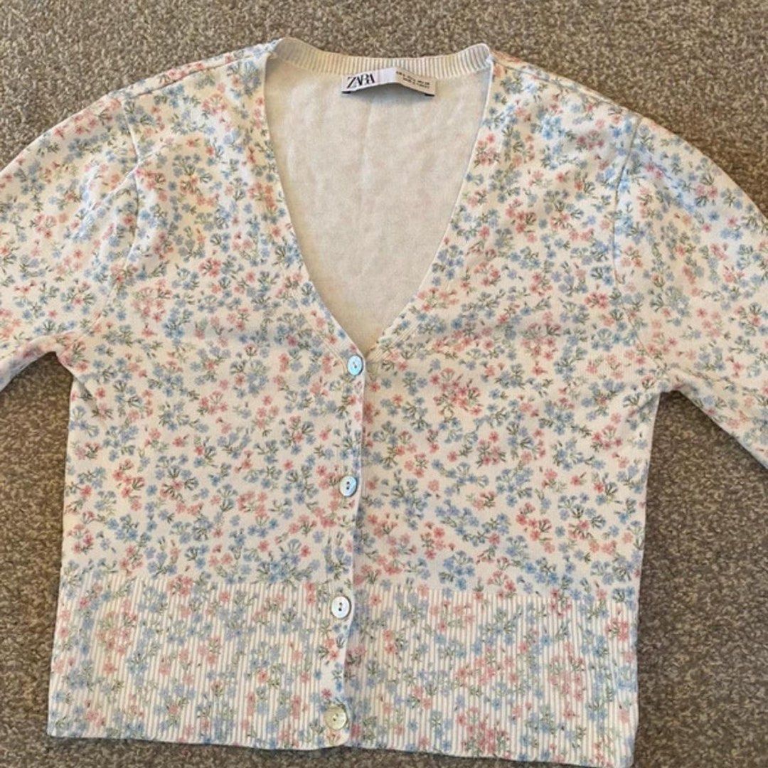 ZARA Floral Cardigan (Category: Coats, Jackets and Outerwear) located in Makati City. Submitted by xianii (Listing ID 1361729270, Image 1). Description: rfs: downsizing my closet, it’s still new i just wore it a couple of times DM if interested! 😊.