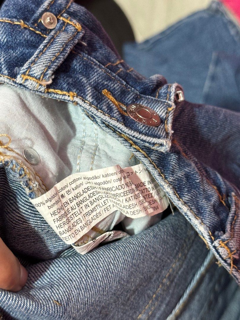 Zara Jeans (Category: Jeans) located in Bulacan. Submitted by henlooo03 (Listing ID 1361687391, Image 3). Description: Zara jeans Size 27 Length 42.
