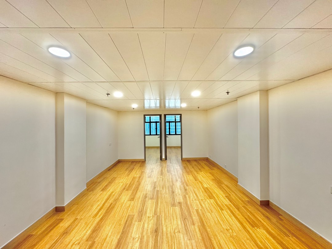 Spacious unit for rent/sale in Sheung Wan, Hong Kong Island (near MTR station)63439019802627111
