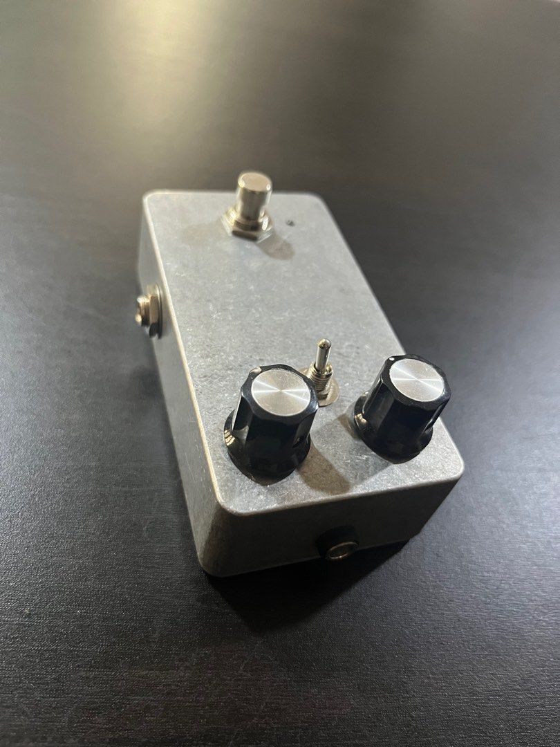 Active buffered pickup simulator （分類：樂器）位於 Hong Kong。 由 gabi9842 提交（商品編號 1366538121，圖片 3）。簡介： Pickup simulator pedal Best before fuzzes to eliminate noise and harshness created by buffers Brand new Perfect condition 。