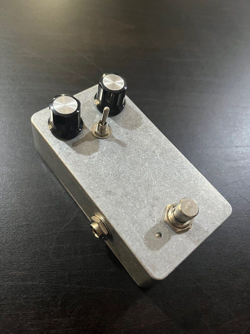 Active buffered pickup simulator （分類：樂器）位於 Hong Kong。 由 gabi9842 提交（商品編號 1366538121，圖片 2）。簡介： Pickup simulator pedal Best before fuzzes to eliminate noise and harshness created by buffers Brand new Perfect condition 。