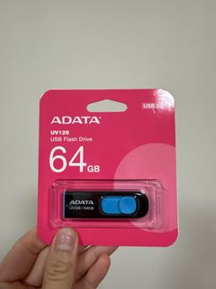 USB Adata de 64 GB con forma de dedo