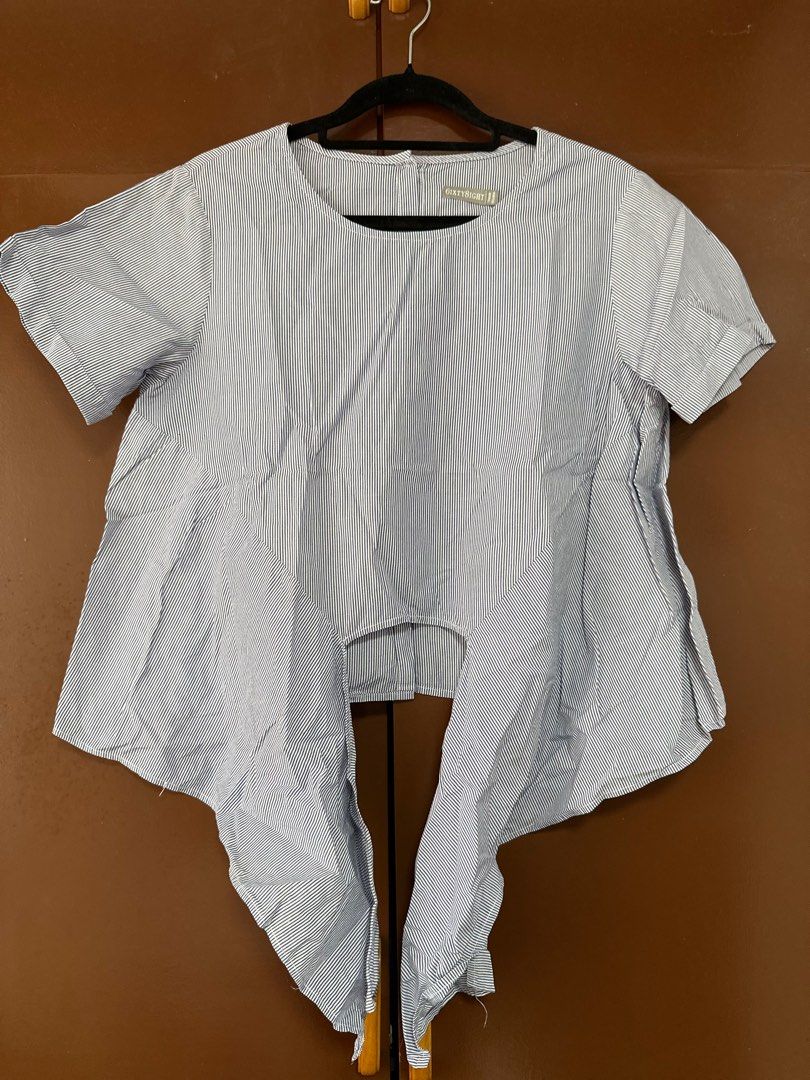 Authentic 6ixty8ight Blouse (Category: Blouses) located in Malolos. Submitted by layntev (Listing ID 1366386514, Image 2). Description: Authentic - runs big can fit up to large .