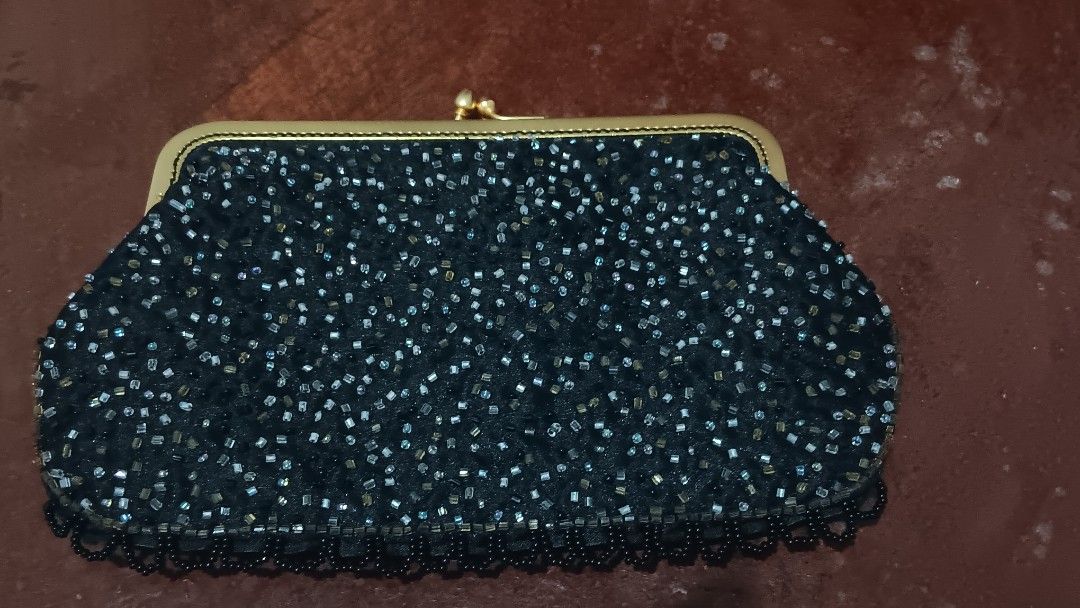 Beaded Cluth Bag (Category: Clutches) located in Dagupan City. Submitted by bsb89 (Listing ID 1366384937, Image 1). Description: Perfect for Partying/ Events L= 6inchs. W= 9 inchs..
