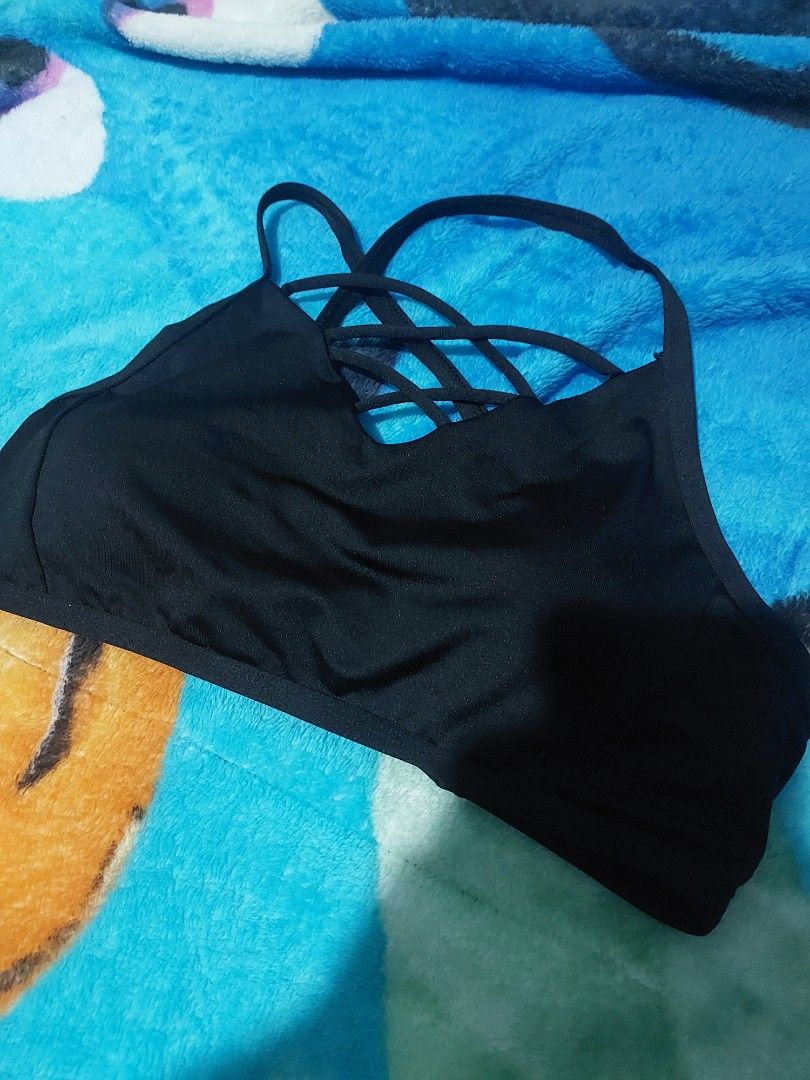 Bench Sports Bra (Category: Activewear) located in Taguig. Submitted by perfect_restyle (Listing ID 1366448388, Image 1). Description: 1st 3 black sports bra are from bench selling for 150 php only 2 pinks, blue and black brallete is solde for 100 php only all sports bra are medium size. most of them are used only once or twice..