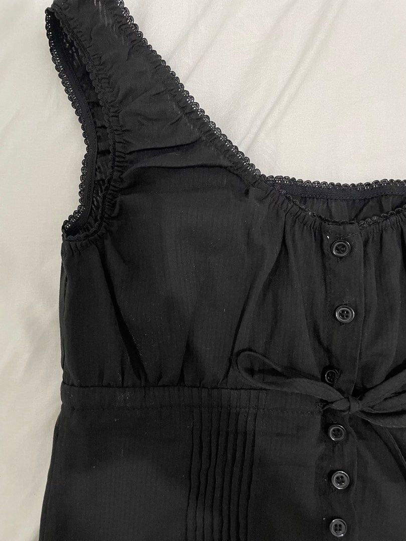 Bkk Dainty Black Top (Category: Sleeveless) located in Manila. Submitted by kayesells_ (Listing ID 1366393512, Image 2). Description: bought from decembers bnew freesize, fits small to large no when worn firm price, won’t entertain lowballers mod: jnt or lalamove loc: sampaloc, manila mop: gcash or bpi.