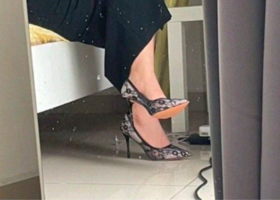Black lace heels (Category: Heels) located in Manila. Submitted by shaee__ (Listing ID 1366462574, Image 1). Description: size 9.