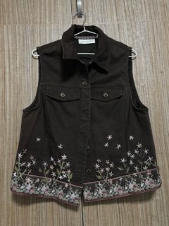 (Category: ) located in . Submitted by thriftclosetries (Listing ID 1366525162, Image 1). Description: .