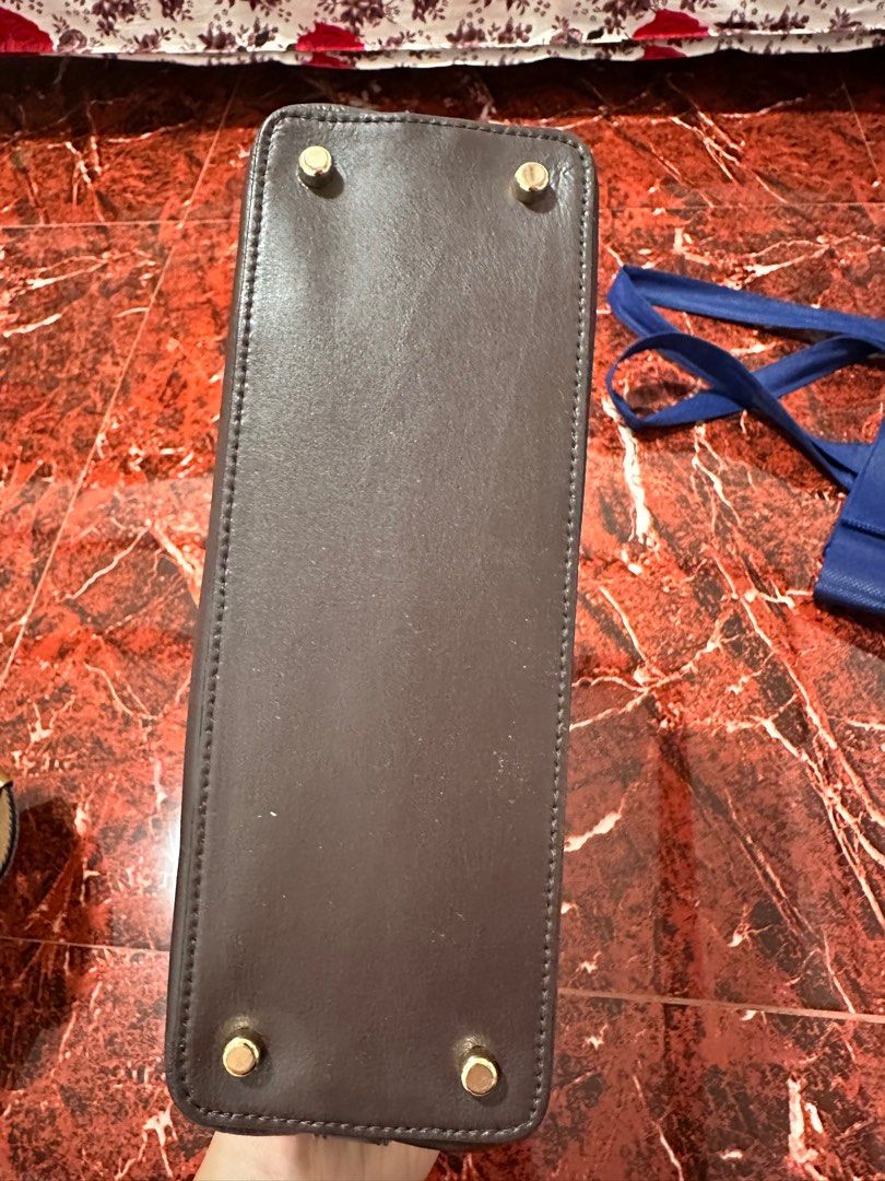 Coach Sierra Satchel (Category: Luxury Bags & Wallets) located in Manila. Submitted by babygee1234 (Listing ID 1366528875, Image 3). Description: Original. Minimal signs of used are visible but maganda pa din. Bag Creed sira na. Common ito sa mga coach bags. .