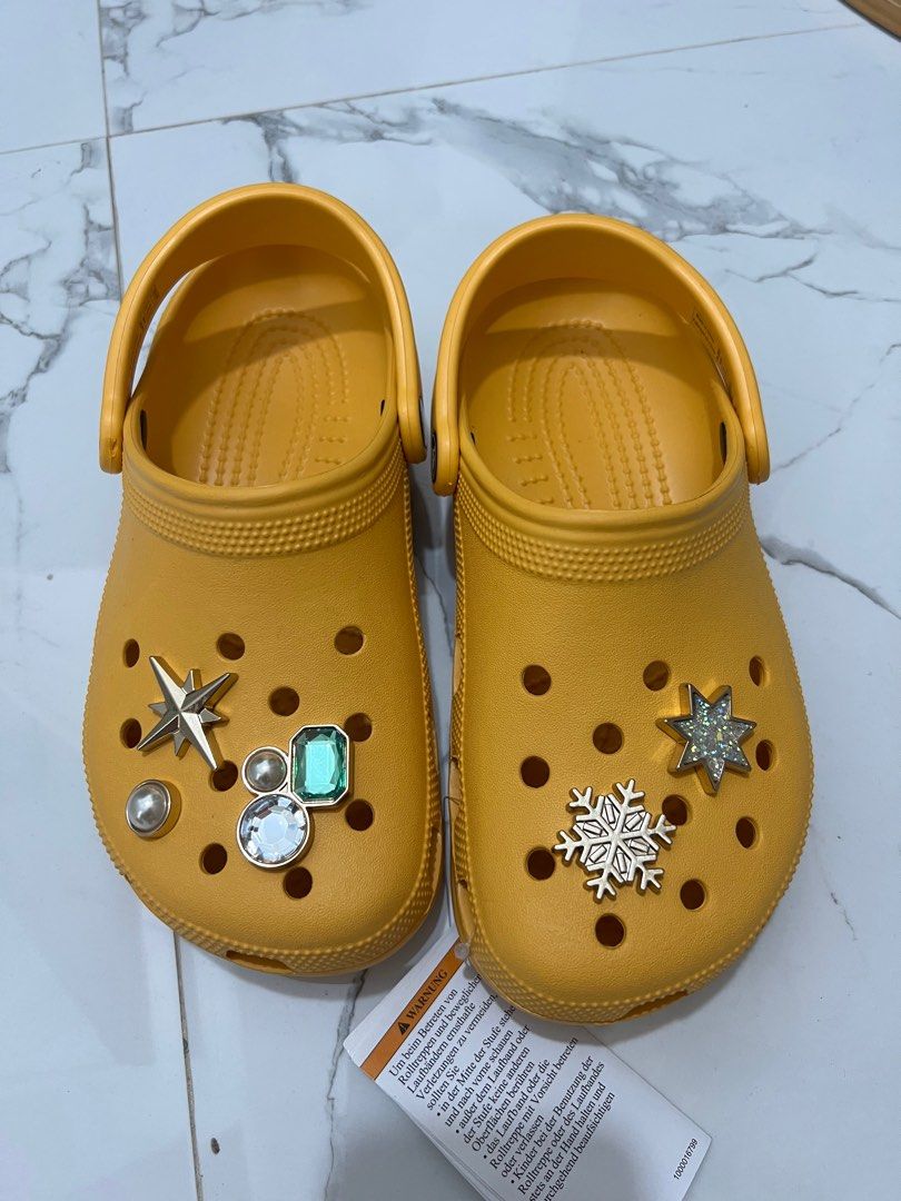 RUSH!!!! Crocs Classic Clogs W6 (Category: Slippers and slides) located in Antipolo. Submitted by luxurieslvoes (Listing ID 1366407399, Image 1). Description: Original Crocs Classic Orange Sorbet W6 Brande And Original Original Jibbitz Included Lalamove Ready.