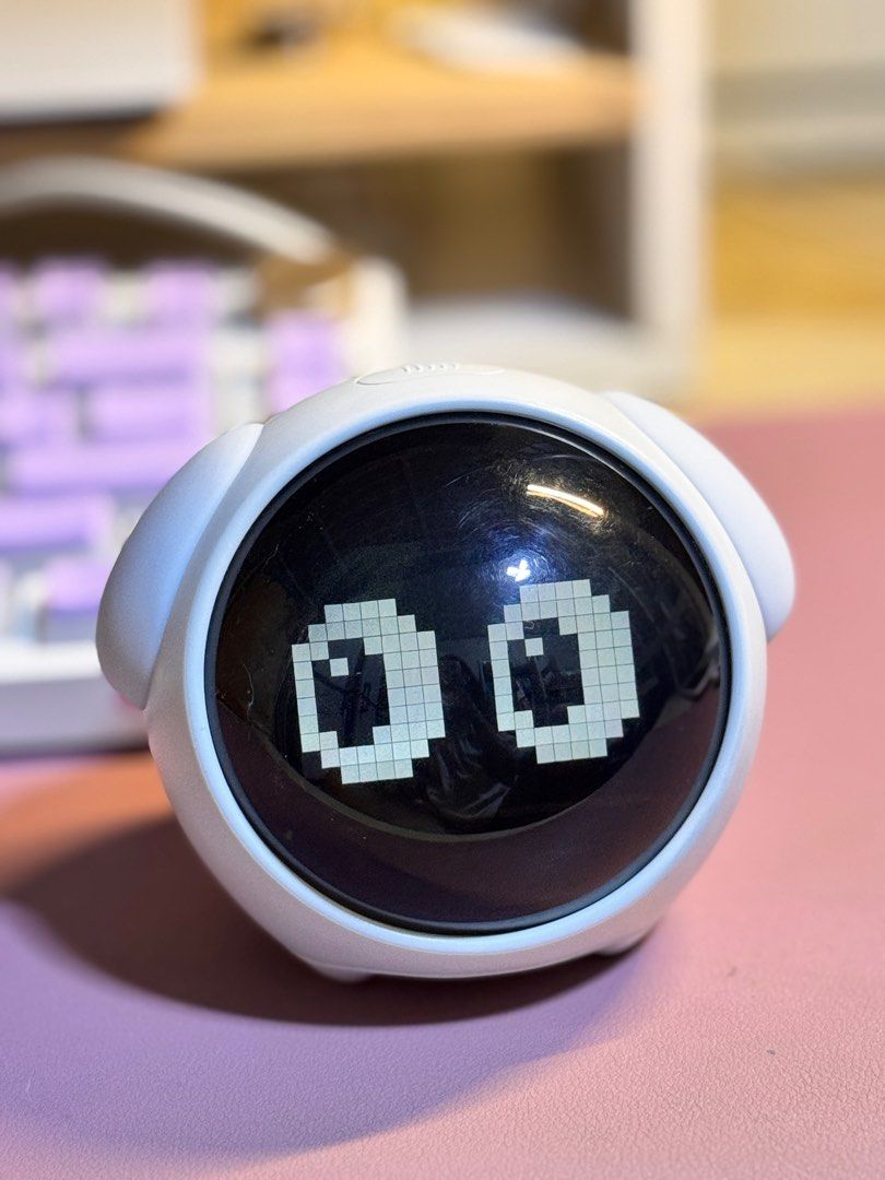 Emoji/ Emoticon Digital Clock (Category: Clocks) located in Caloocan City. Submitted by xiaolongbaeboo (Listing ID 1366474761, Image 2). Description: Emoji/ Emoticon Digital Clock -With charger cord -With Box Price: 500 PAYO Buyer will book and shoulder shipping .