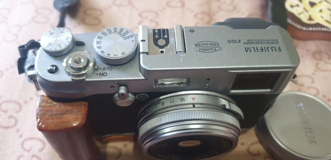 Fugifilm x100 (Category: Cameras) located in Tagbilaran City. Submitted by lugarpogi (Listing ID 1366425622, Image 3). Description: in good con..