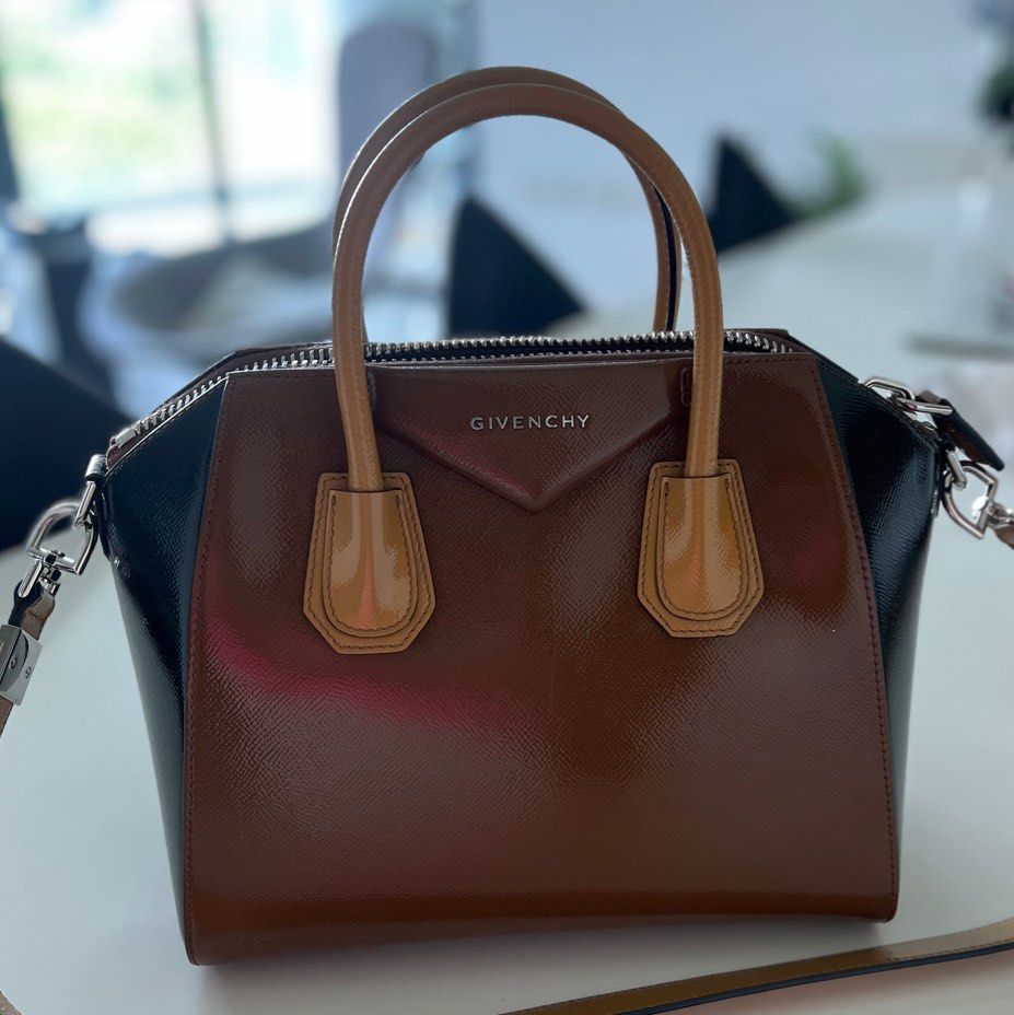 Givenchy Antigona (Category: Bags & Wallets) located in Singapore. Submitted by mulan.ping (Listing ID 1366397081, Image 1). Description: Excellent condition. Calf skin, silver hardware Original price $3660.00 Kept in dust bag. No visible scratches at all. Price is negotiable for genuine buyers‼️.