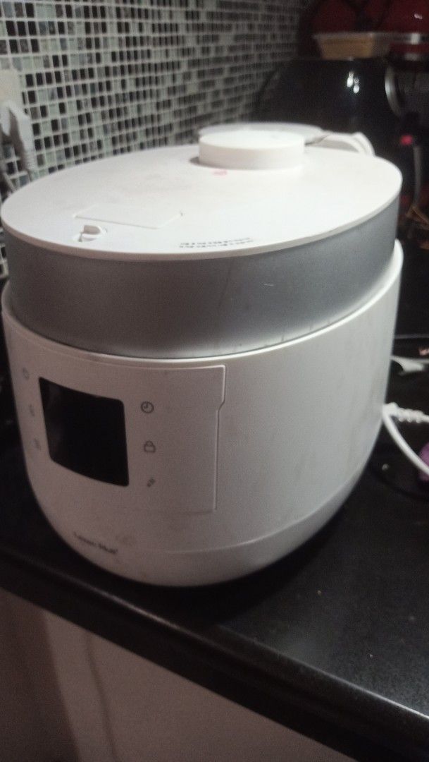 Heated Humidifier and aroma difuser (Category: Air Purifiers & Dehumidifiers) located in Bulacan. Submitted by mysticdeer.6d7f47 (Listing ID 1366433159, Image 1). Description: Lezen Plus+ Heated Dehumidifier Good for anti bacterial and aroma diffuser 220V.