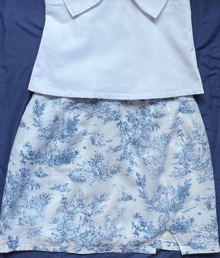 Miu the label Head Turner Skirt (Category: Skirts) located in Pasig City. Submitted by ilovenico (Listing ID 1366535399, Image 1). Description: Original price is 1,800/2,100 PHP. Selling low already last price.