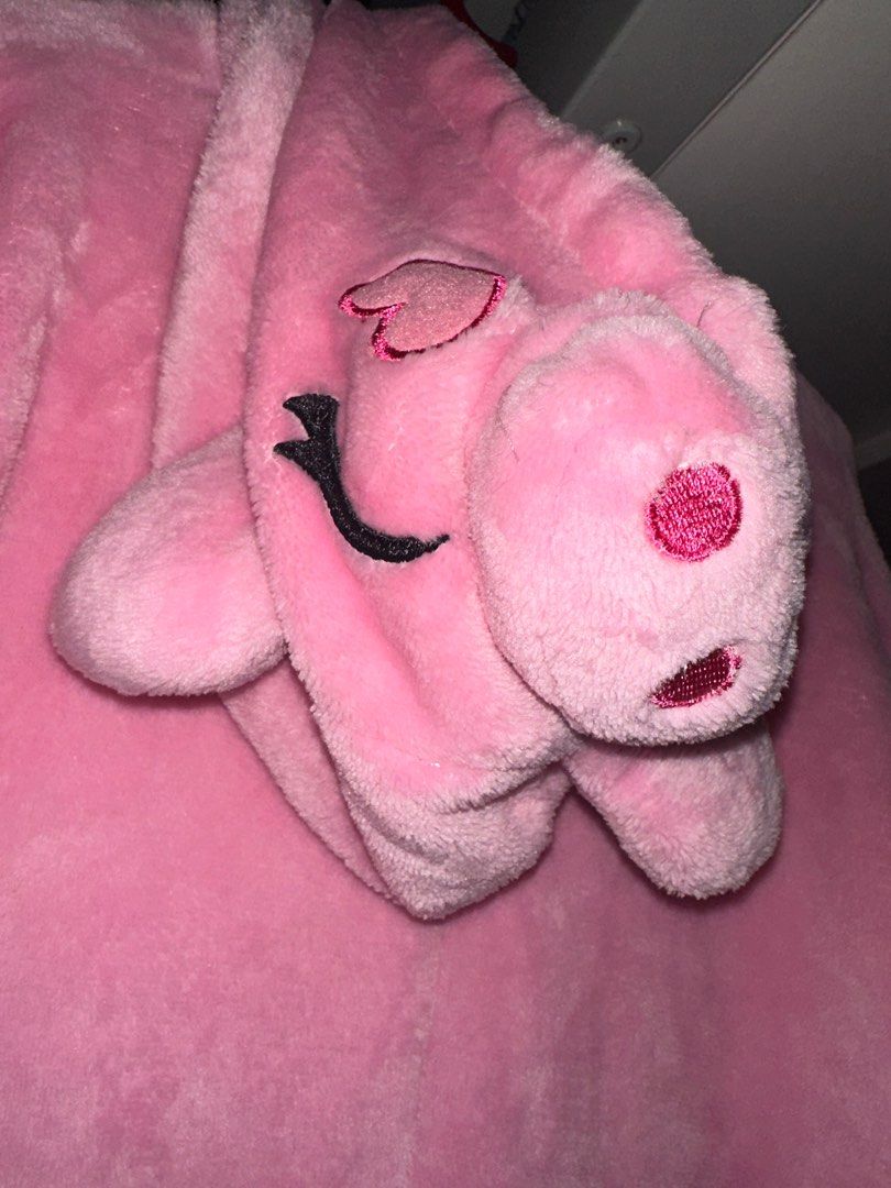 Pig Onsie (Category: Sleep and Loungewear) located in Manila. Submitted by smgatch (Listing ID 1366510529, Image 1). Description: Only been used once practically brand new for reference my build is 5’5 and 63kg.