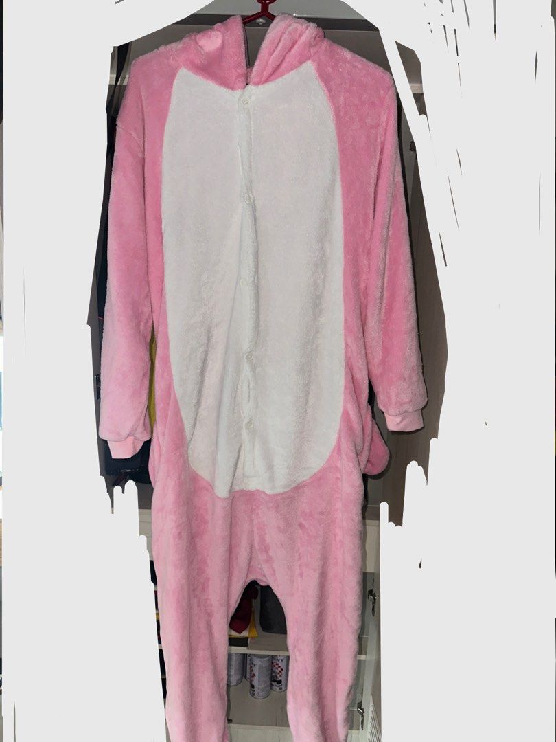 Pig Onsie (Category: Sleep and Loungewear) located in Manila. Submitted by smgatch (Listing ID 1366510529, Image 2). Description: Only been used once practically brand new for reference my build is 5’5 and 63kg.