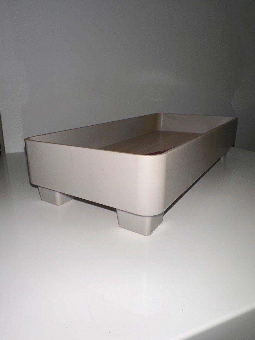 Rectangle Tray (Category: Vases & Decorative Bowls) located in Singapore. Submitted by aryarya (Listing ID 1366433183, Image 2). Description: Can put tissue box or small vases for decor. Or remote controls etc. Self collect only at Tampines. Cash only..