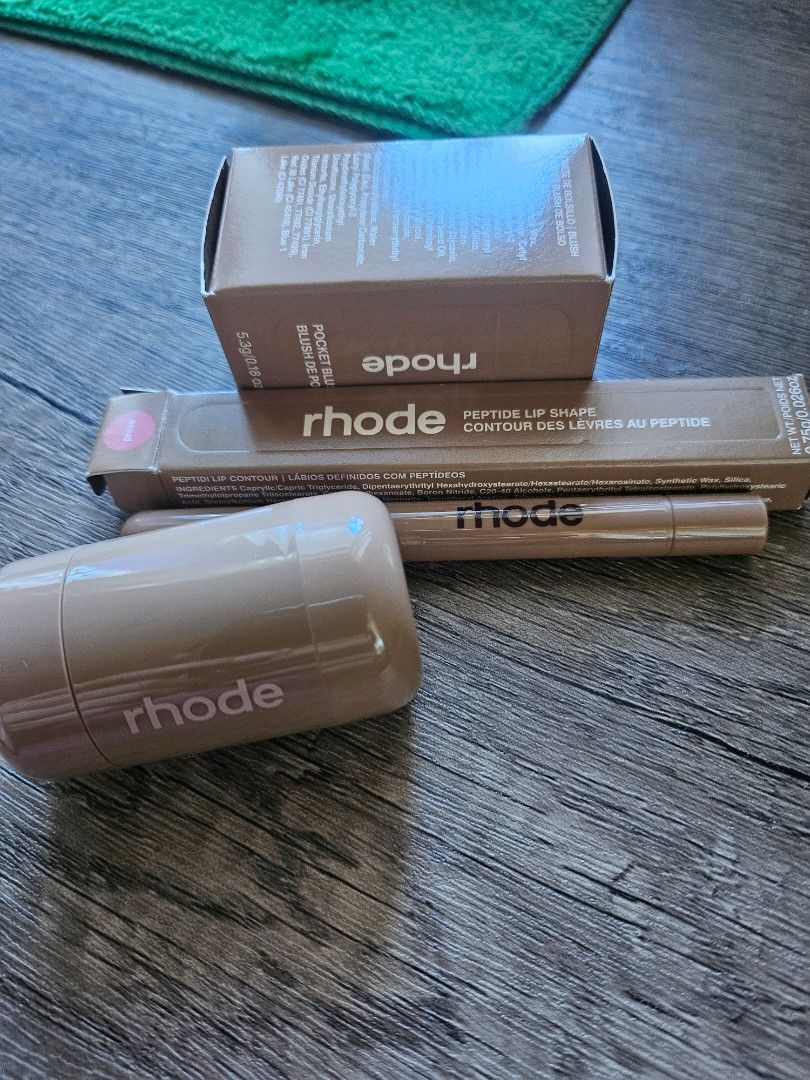 Rhode blush and peptide lip shape piggy press (Category: Makeup) located in Cabanatuan. Submitted by lovedbytin02 (Listing ID 1366376915, Image 1). Description: swatch only free sf slightly negotiable.
