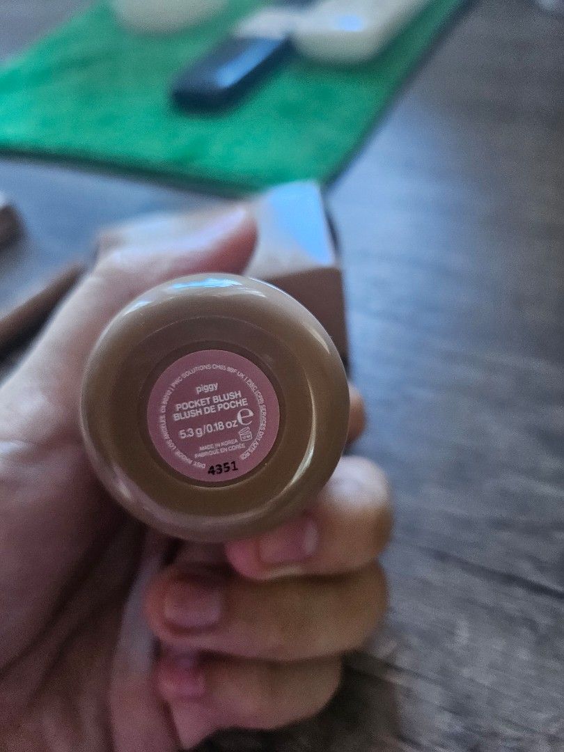 Rhode blush and peptide lip shape piggy press (Category: Makeup) located in Cabanatuan. Submitted by lovedbytin02 (Listing ID 1366376915, Image 3). Description: swatch only free sf slightly negotiable.