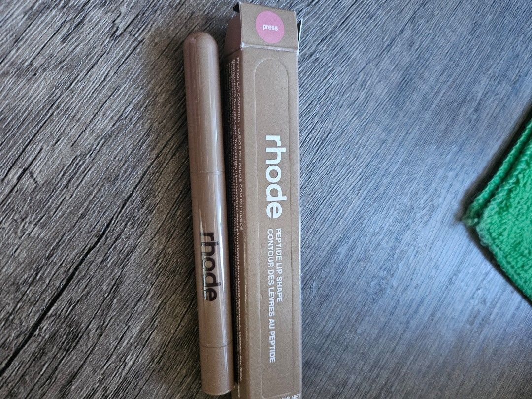 Rhode blush and peptide lip shape piggy press (Category: Makeup) located in Cabanatuan. Submitted by lovedbytin02 (Listing ID 1366376915, Image 2). Description: swatch only free sf slightly negotiable.