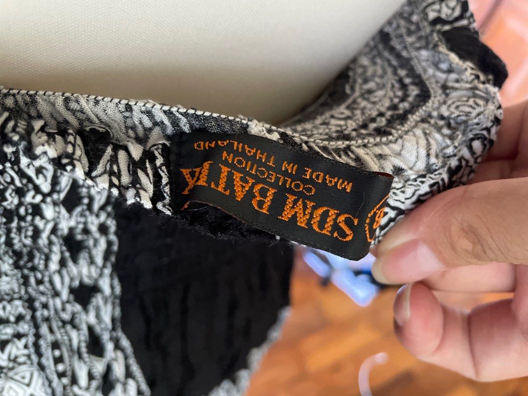 Thailand Dress Patterned Beach Cover Up (Category: Dresses) located in Muntinlupa City. Submitted by peachiearchives (Listing ID 1366447074, Image 2). Description: 🤍Thailand Dress Patterned Beach Cover Up🤍 - Bought in Thailand - Only used onced 💸MOP💸: - GCASH or Bank Transfer 📦MOD📦: - ‼️Shipping fee is additional‼️ - Seller ships through Lalamove - For other delivery couriers, the buyer must be the one to book. - Shipping from Muntinlupa Ci