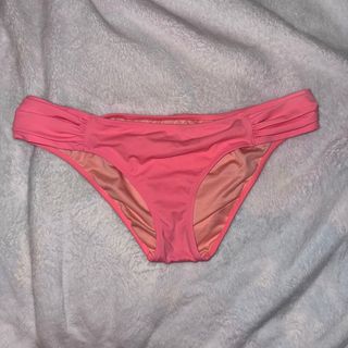 (Category: ) located in . Submitted by annecaves (Listing ID 1366523717, Image 1). Description: .