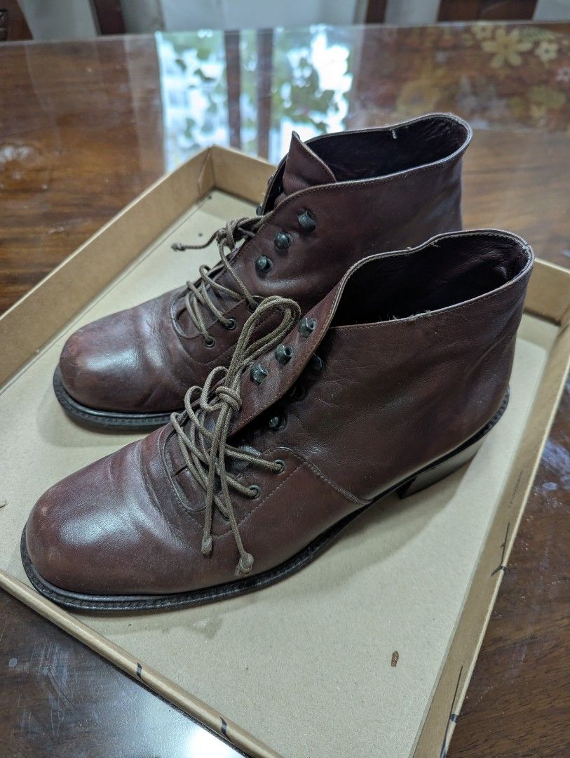 Vintage Leather Boots (Category: Boots) located in Manila. Submitted by milo25900 (Listing ID 1366431181, Image 3). Description: leather lace-up boots vintage find.