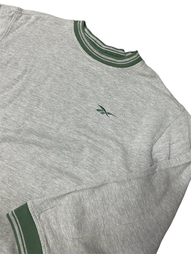 Vintage Reebok Sweater (Category: Hoodies) located in Manila. Submitted by _j0oooo (Listing ID 1366382726, Image 1). Description: WTS Vintage Reebok Sweater 27 - Length 24 - Width No Issue ₱400.