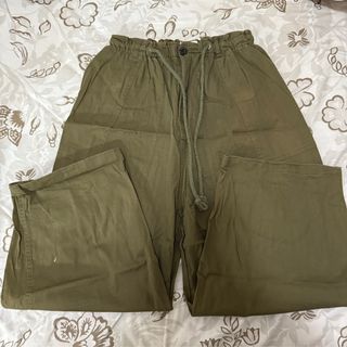 軍綠色闊腳褲 👖64173905762435110