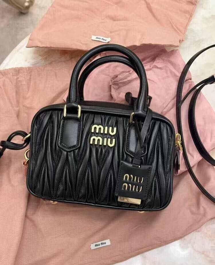 Arcade Matellasse (Category: Luxury Bags & Wallets) located in Paranaque City. Submitted by kgmgiftedph20 (Listing ID 1361922146, Image 1). Description: .