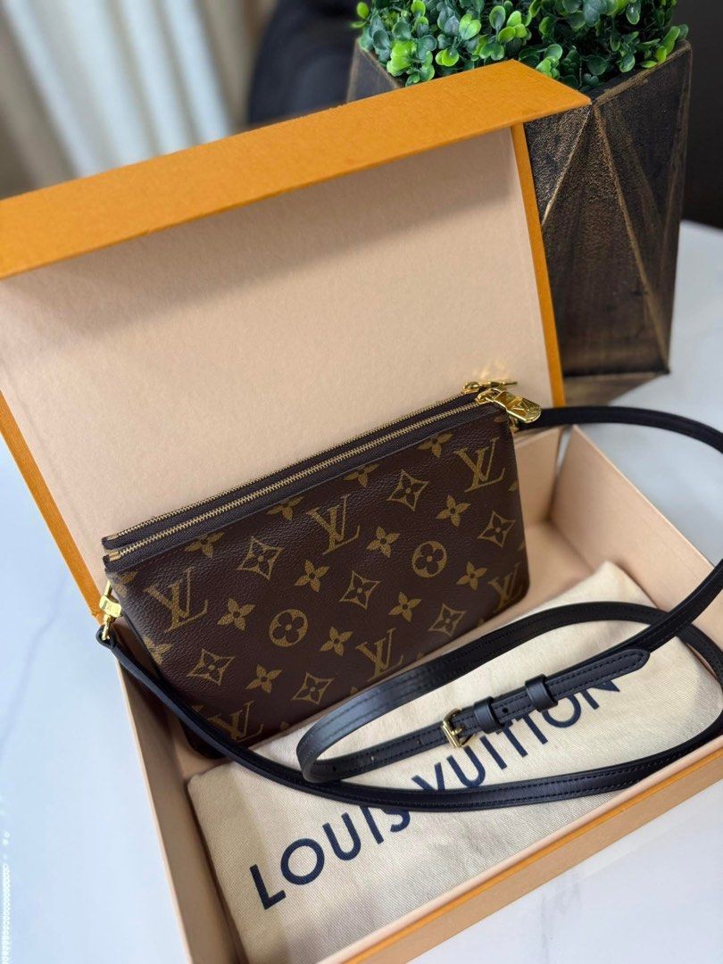 Authentic Double Zip Pochette in Giant Reverse Monogram Canvas Noir (Category: Luxury Bags & Wallets) located in Quezon City. Submitted by jhaediah (Listing ID 1361901875, Image 2). Description: Double Zip Pochette in Giant Reverse Monogram Canvas Noir ✨In Pristine Condition ✨Comes with Dust Bag and Box 💁‍♀️All Items Are Guaranteed Authentic and Lifetime Money-Back Guarantee .