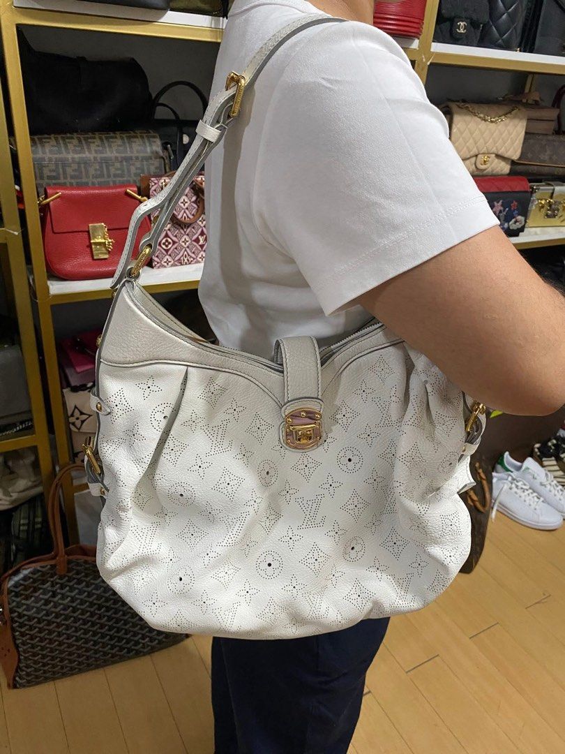 Authentic Lv Mahina Shoulder bag (Category: Luxury Bags & Wallets) located in Quezon City. Submitted by jhaediah (Listing ID 1361889399, Image 2). Description: with dustbag rank Ab ++ Original preloved code: 29.